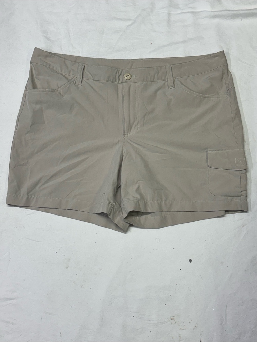 Eddie Bauer Light Khaki Utility Cargo Shorts